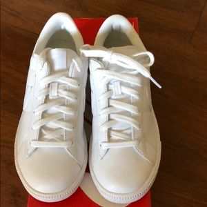 Nike woman’s tennis classic sneakers